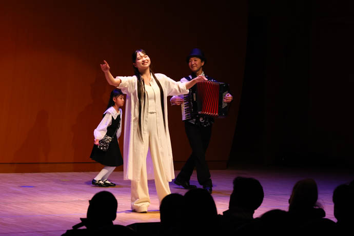 オープニングの様子