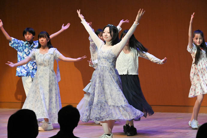 ダンスパートの泉のパフォーマンス