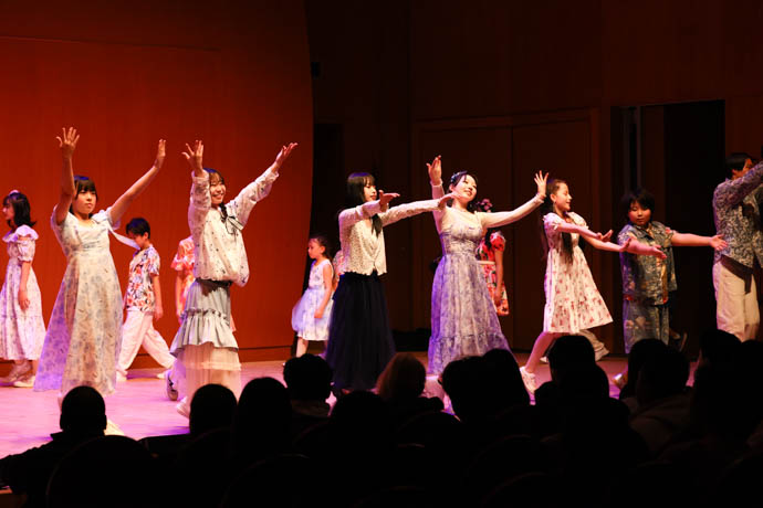 ダンスパートの泉のパフォーマンス