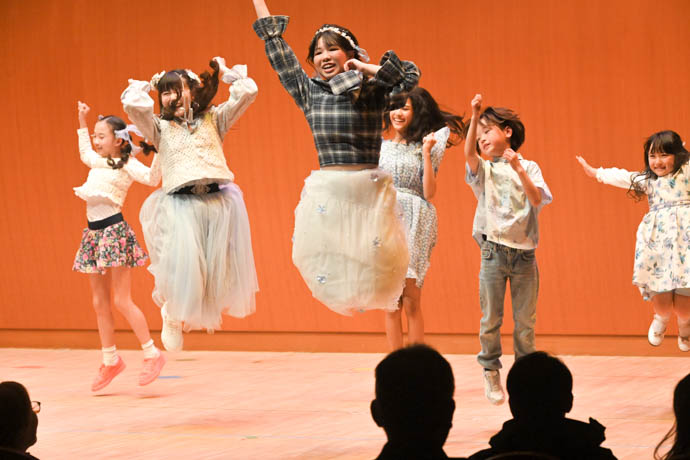 ダンスパートの泉のパフォーマンス