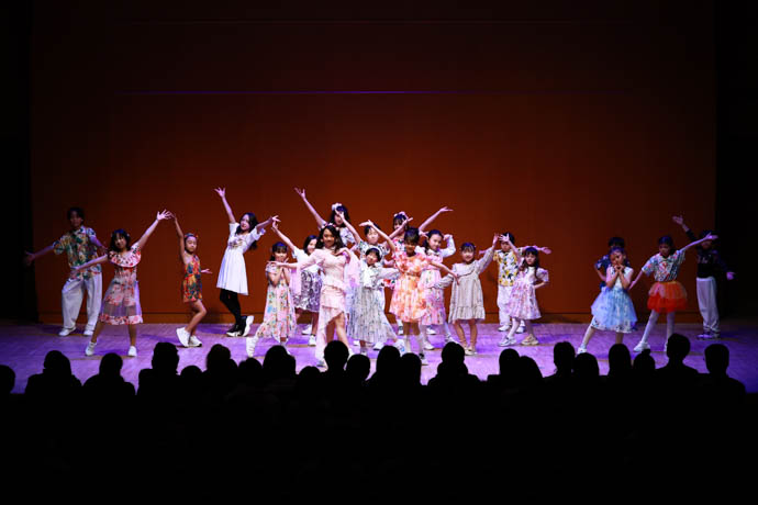 ダンスパートの笑のパフォーマンス