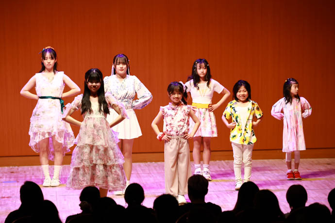 ダンスパートの笑のパフォーマンス